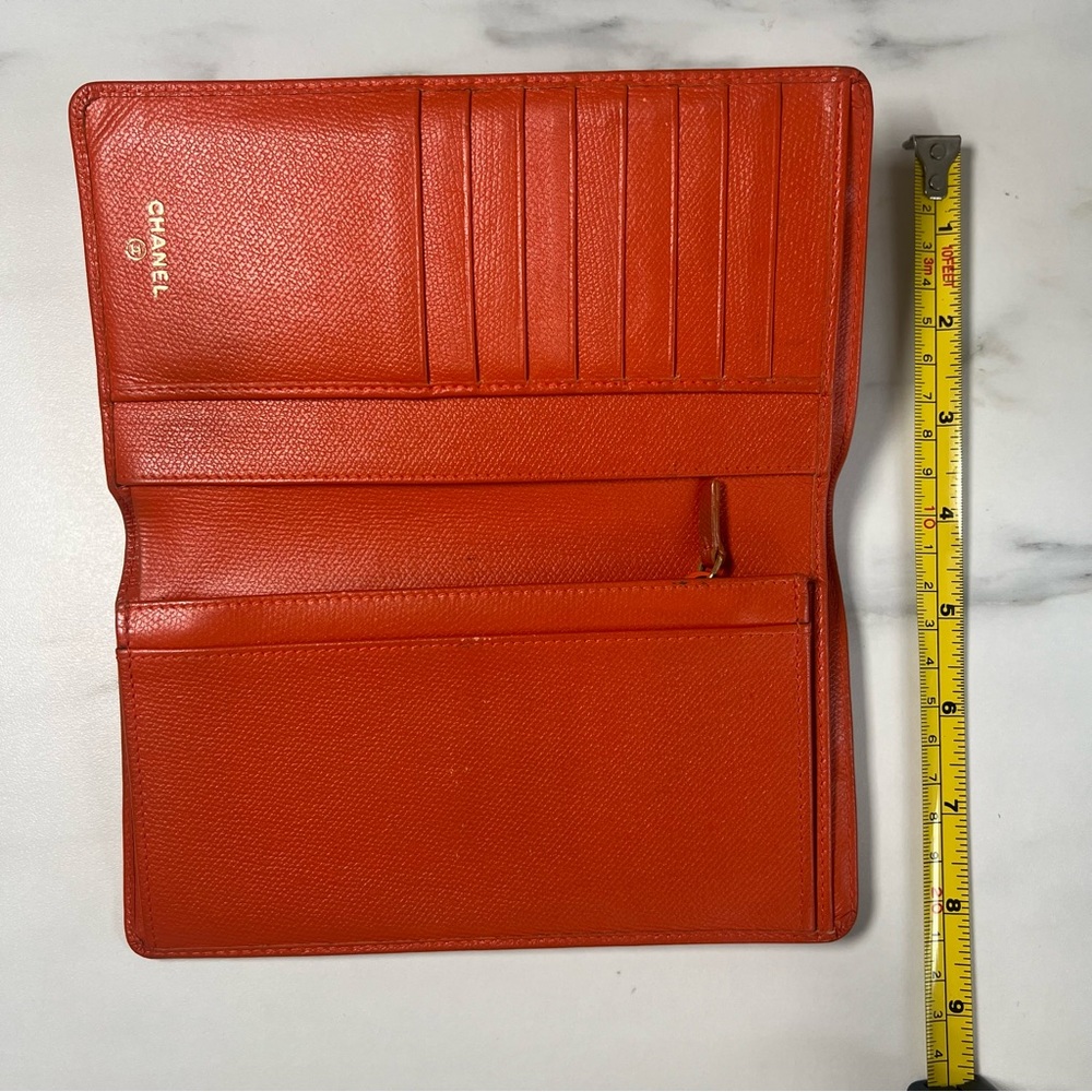 ✨ AUTHENTIC CHANEL Calfskin Leather Bifold Wallet ✨ - Picture 6 of 10